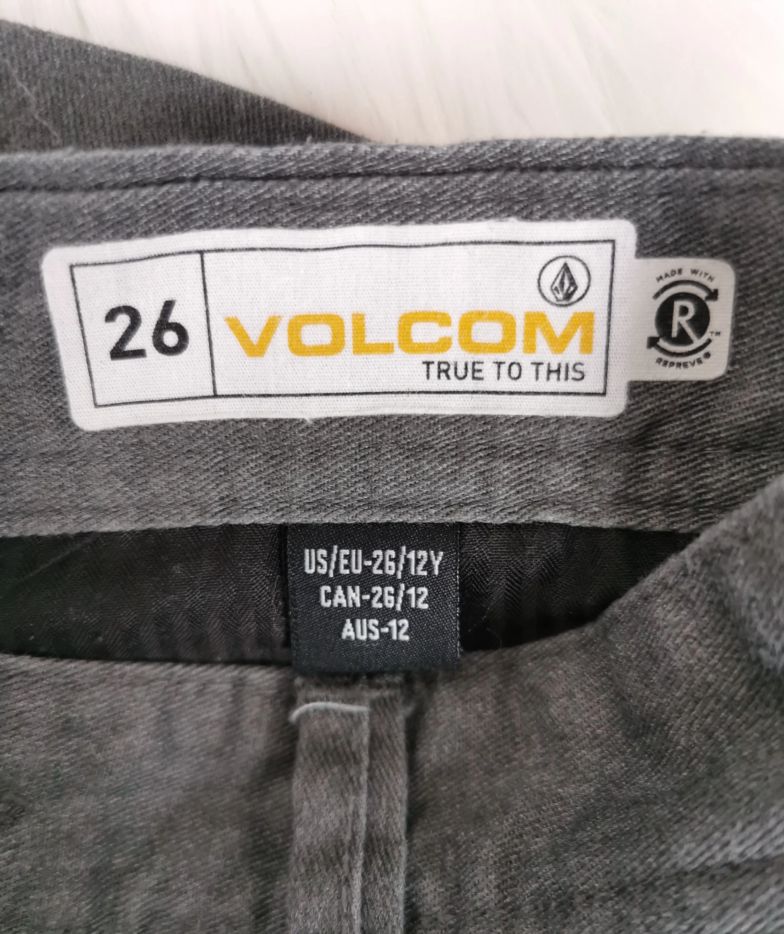 BOY SIZE 12 YEARS - VOLCOM, True to This Shorts EUC B44