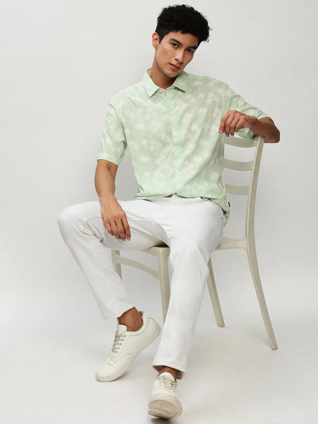 Men Green Standard Slim Fit Floral Printed Cotton Casual Shirt