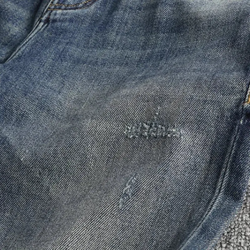 Pants: Nostalgic American Wash. Embroidered jeans. Slim Straight Leg.