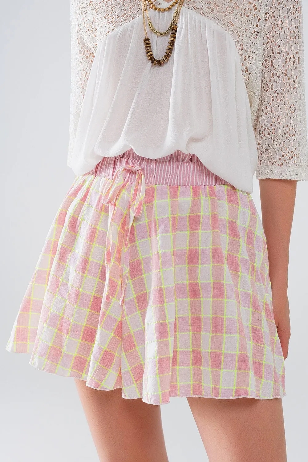 Pink Checkered Print Shorts With Tight-Fitting Waist Detail