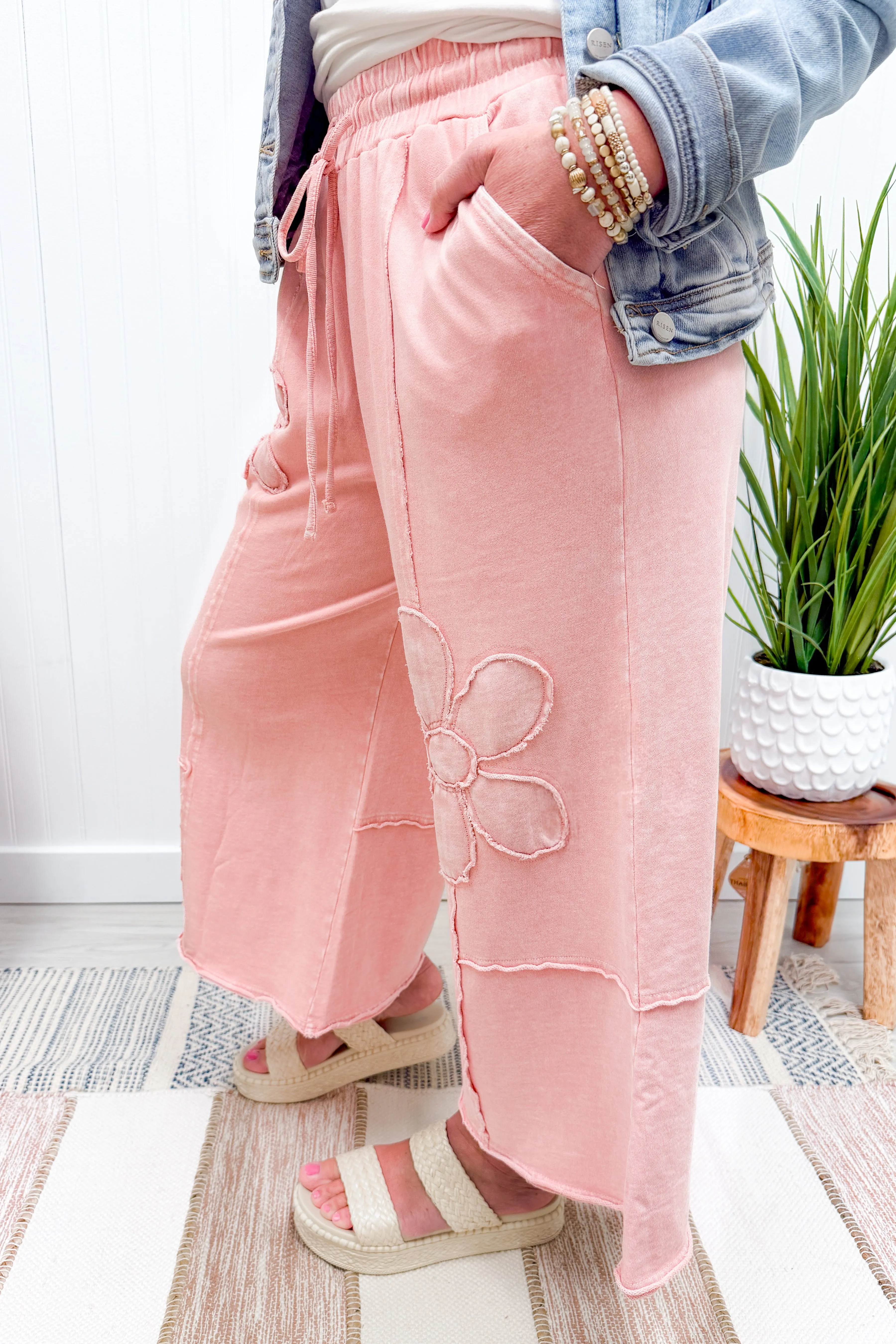 Rose Pink Daisy Sweatpants